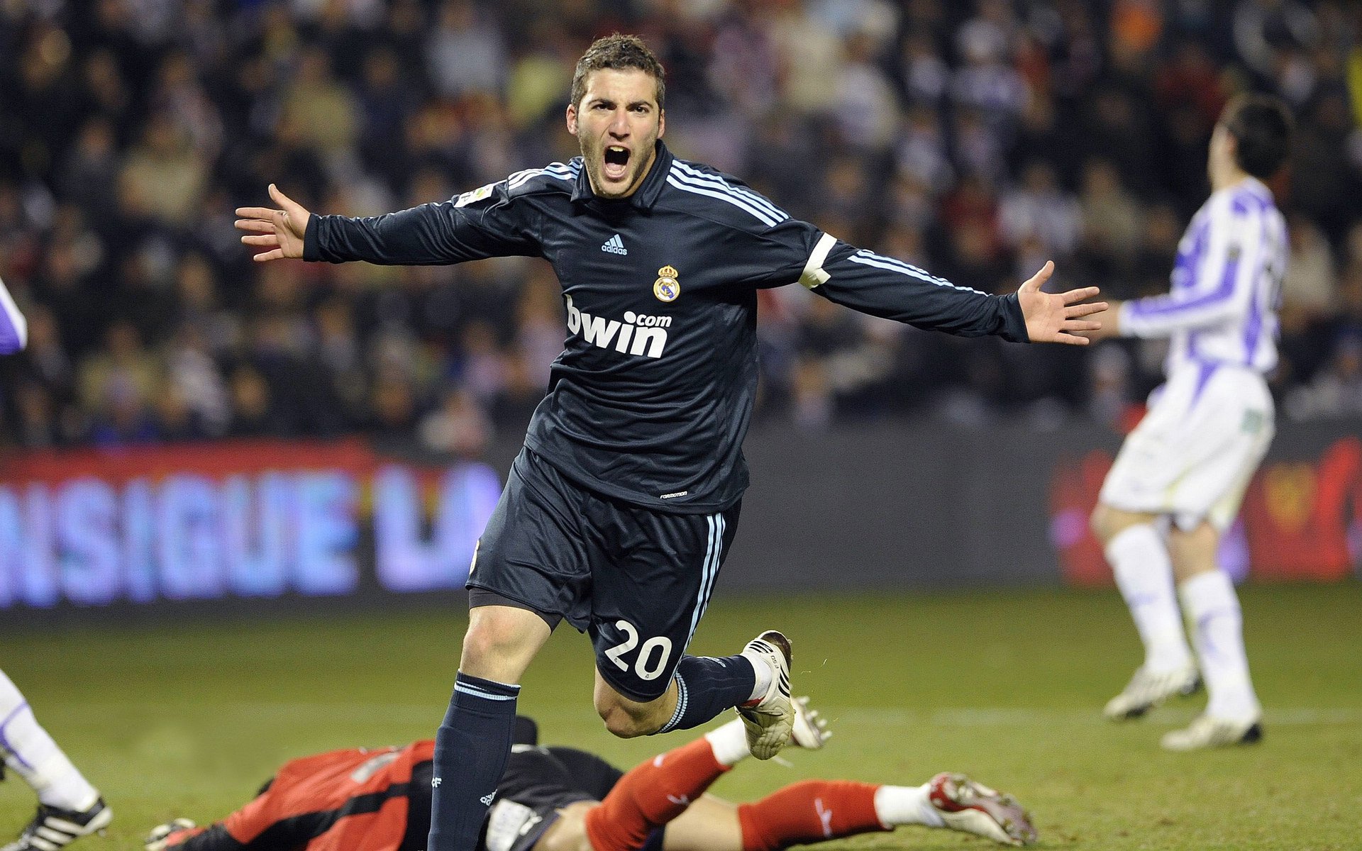 Kaiyun官方登录入口-快船球迷自制应援曲走红社交平台，快船队歌曲