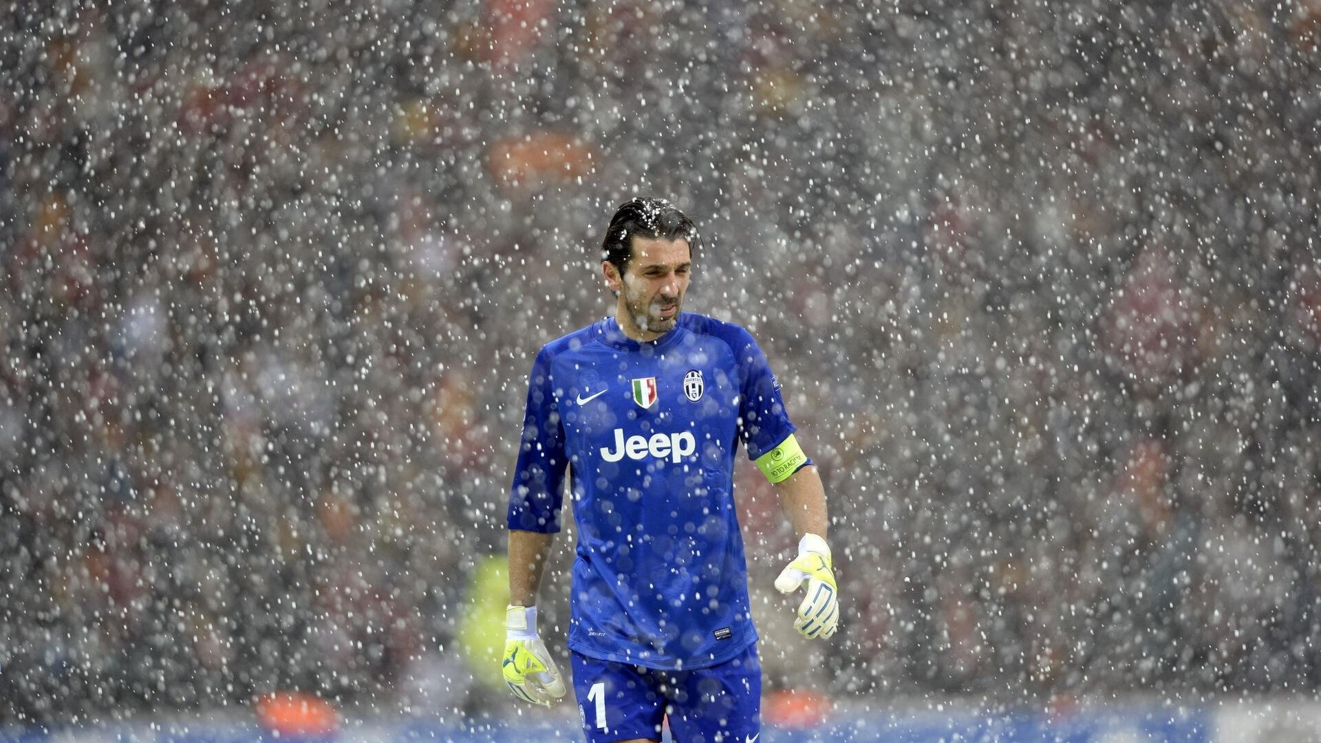 kaiyun官方网站-英超最后一刻：天王神奇远射成经典，英超球王